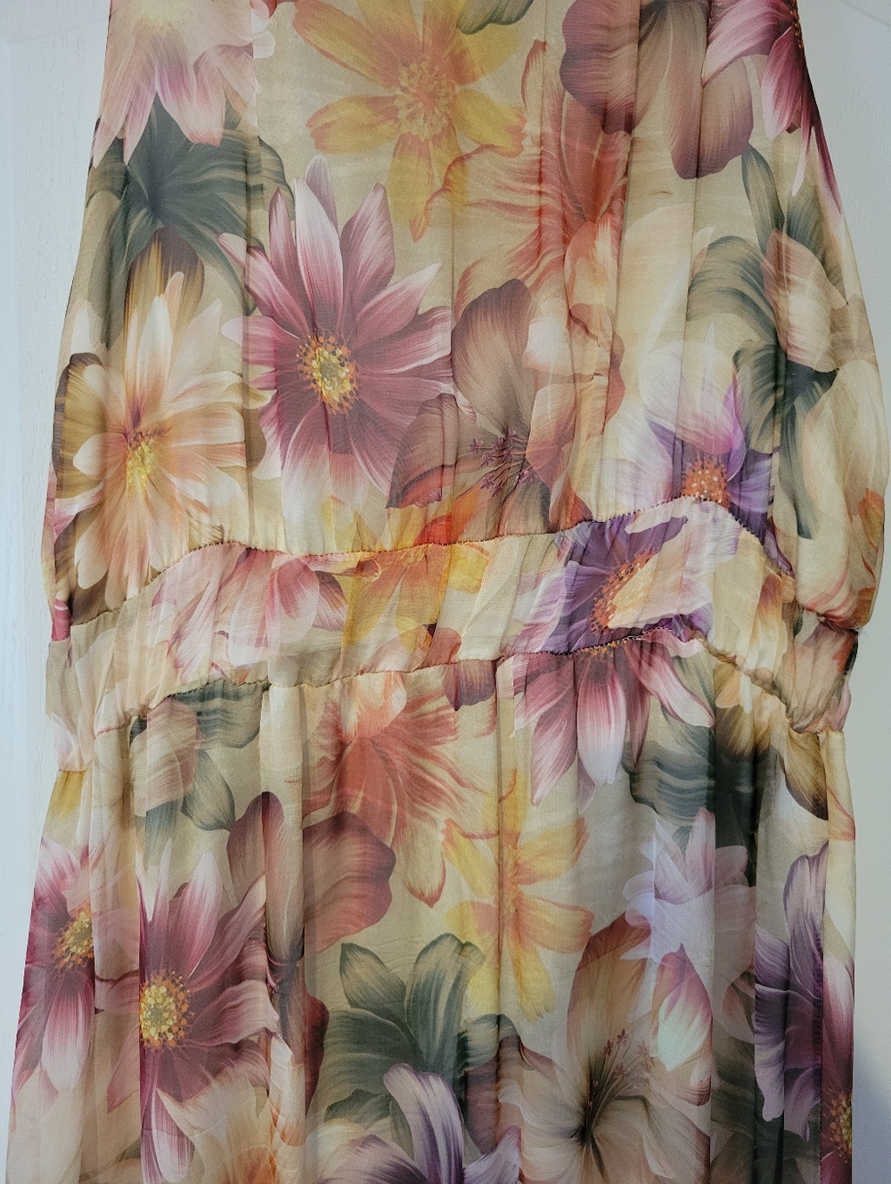 Stunning Floral Halter Midi Dress with Ruffle Hem
Sz. L - Picture 6 of 13